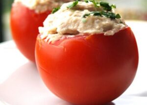 Tomates rellenos con atún